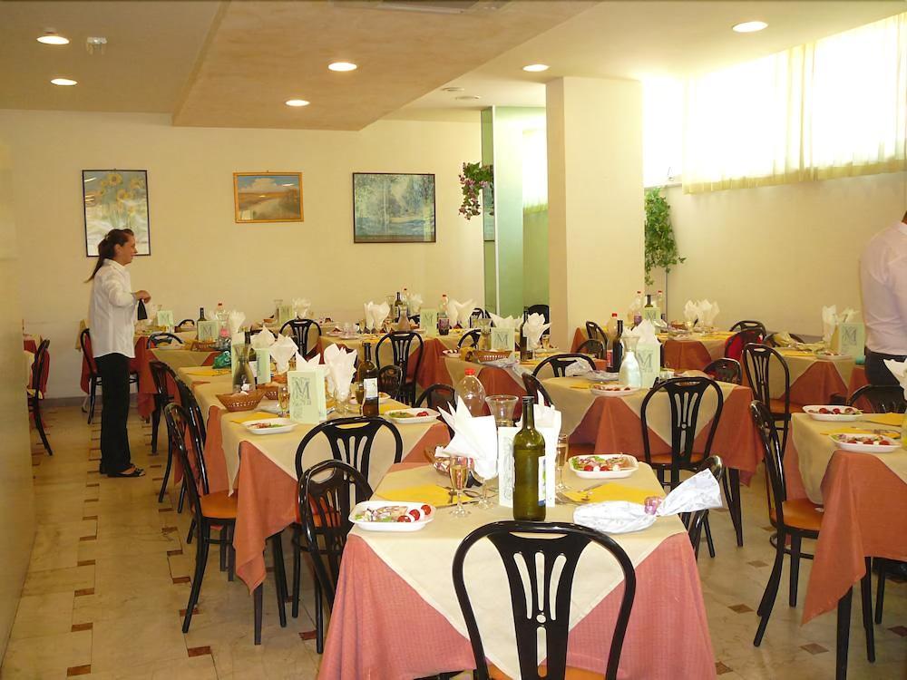 Hotel Madrid Rimini Ngoại thất bức ảnh