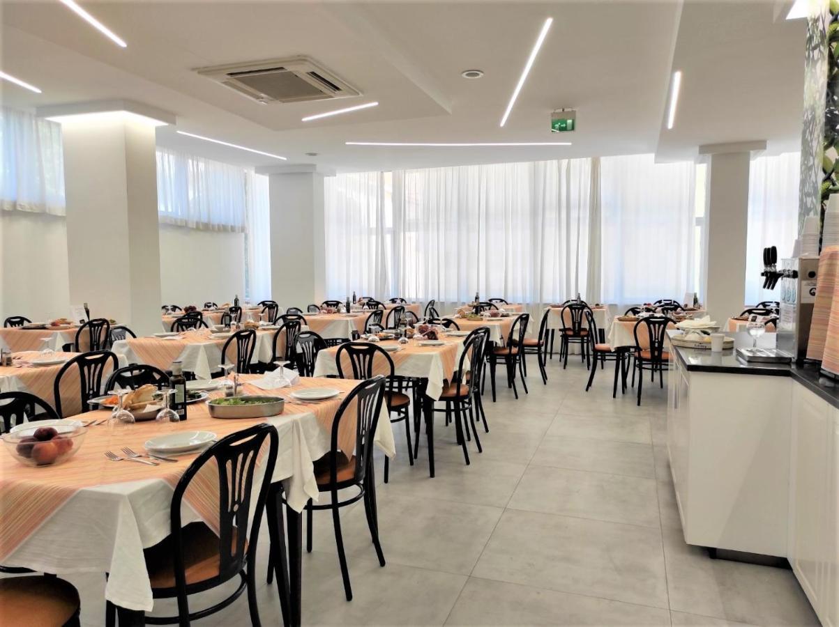 Hotel Madrid Rimini Ngoại thất bức ảnh