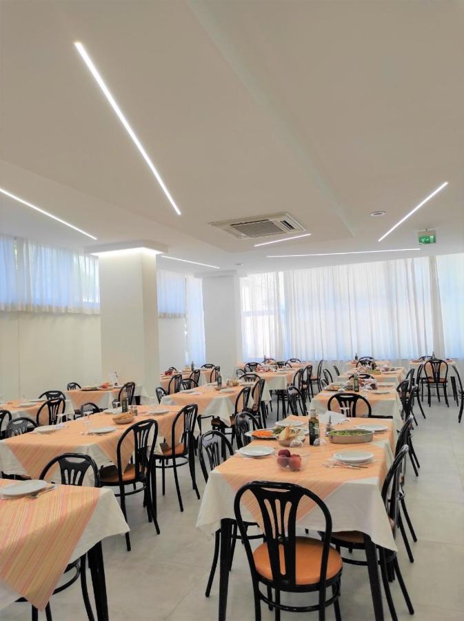 Hotel Madrid Rimini Ngoại thất bức ảnh
