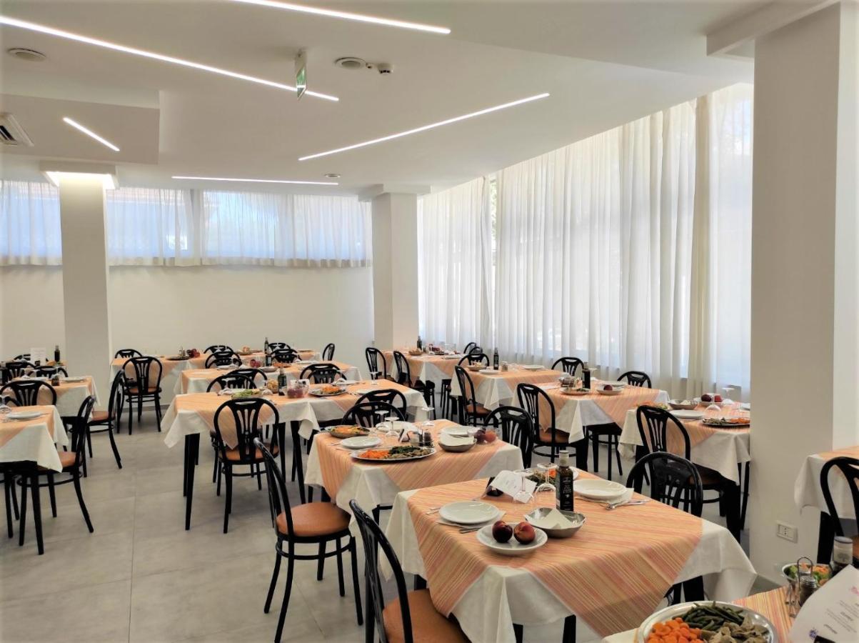 Hotel Madrid Rimini Ngoại thất bức ảnh