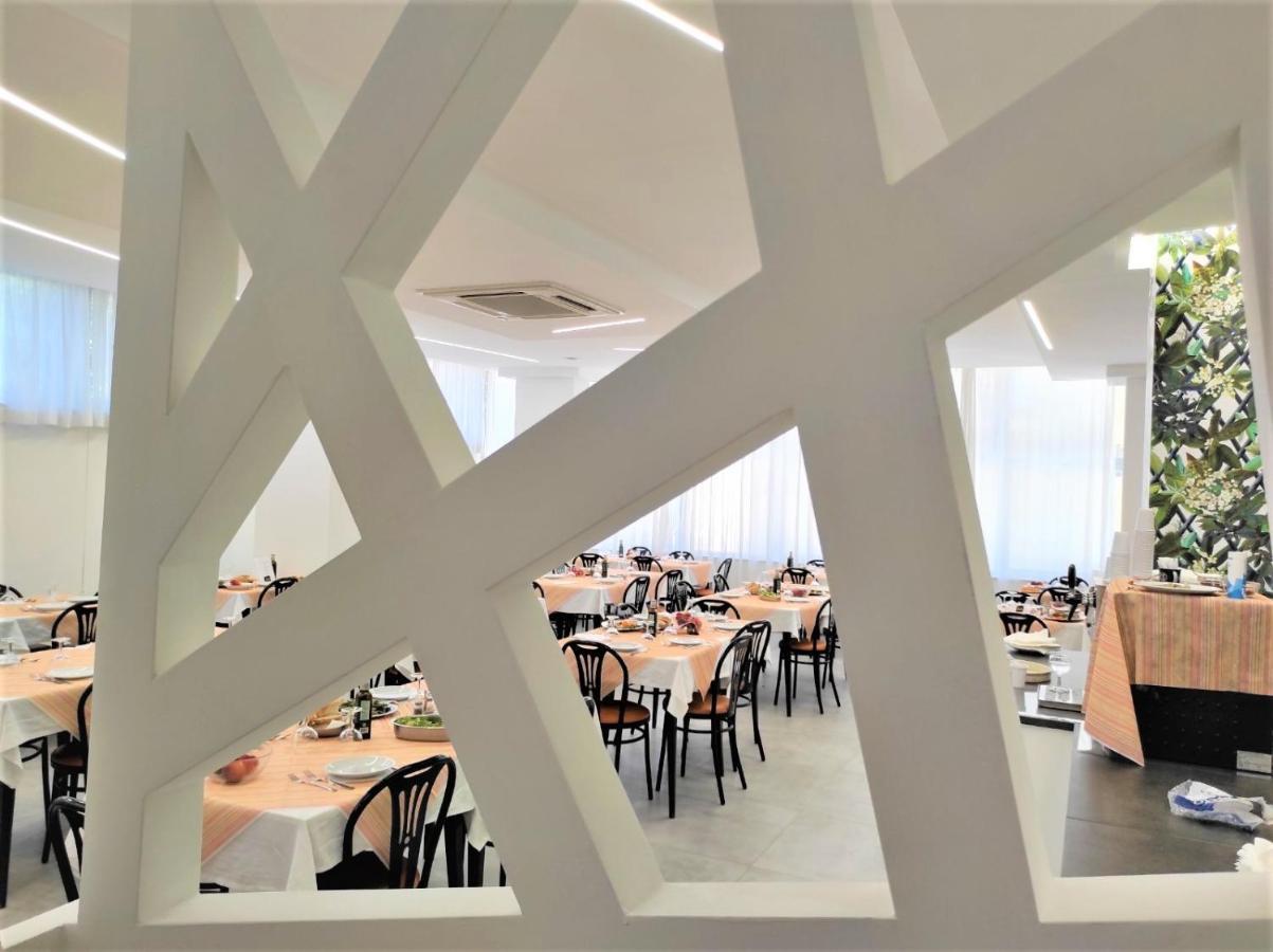 Hotel Madrid Rimini Ngoại thất bức ảnh