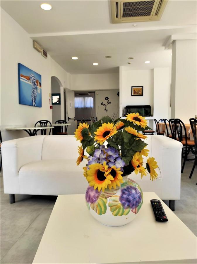 Hotel Madrid Rimini Ngoại thất bức ảnh