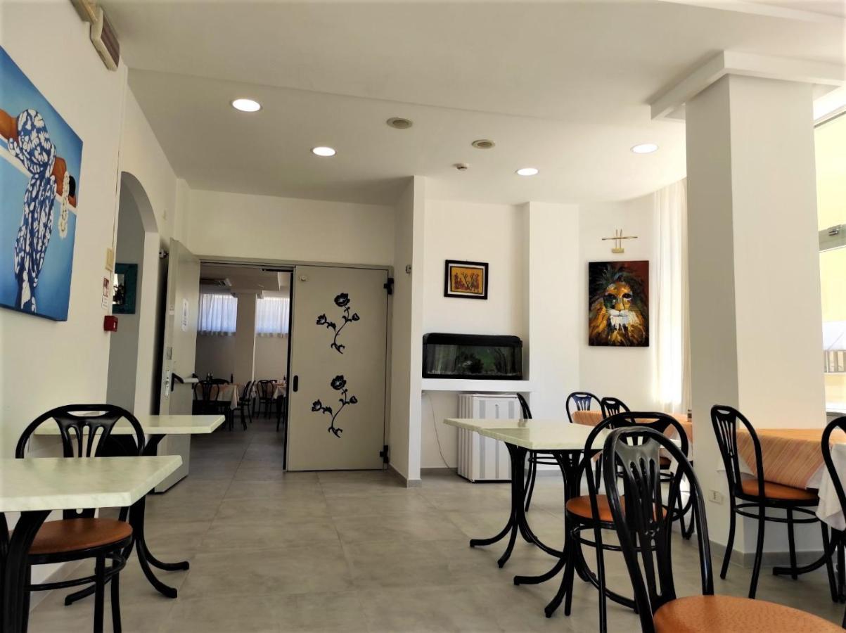 Hotel Madrid Rimini Ngoại thất bức ảnh