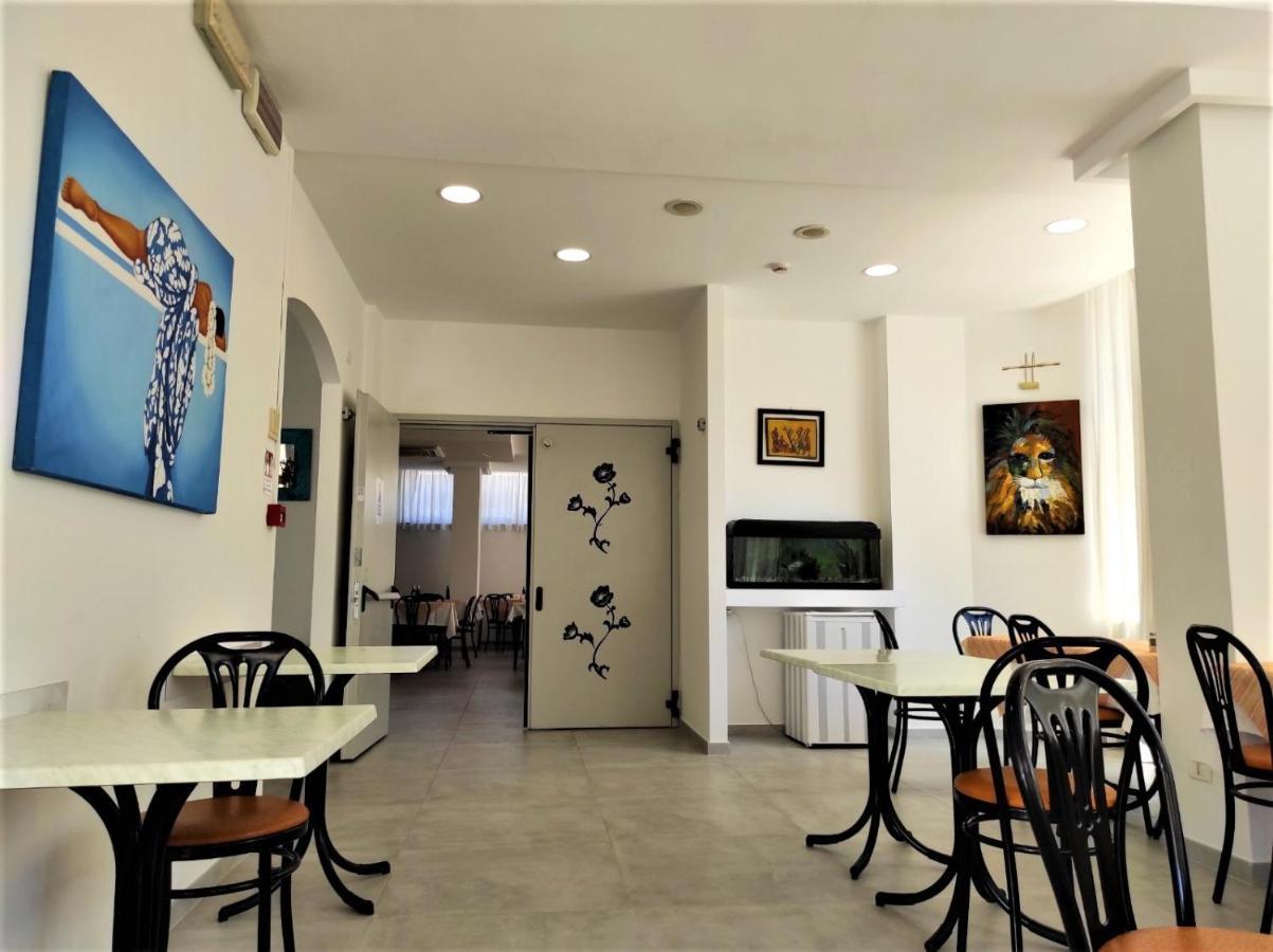 Hotel Madrid Rimini Ngoại thất bức ảnh