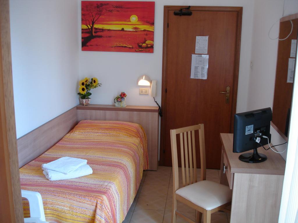 Hotel Madrid Rimini Ngoại thất bức ảnh