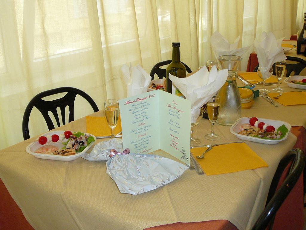 Hotel Madrid Rimini Ngoại thất bức ảnh
