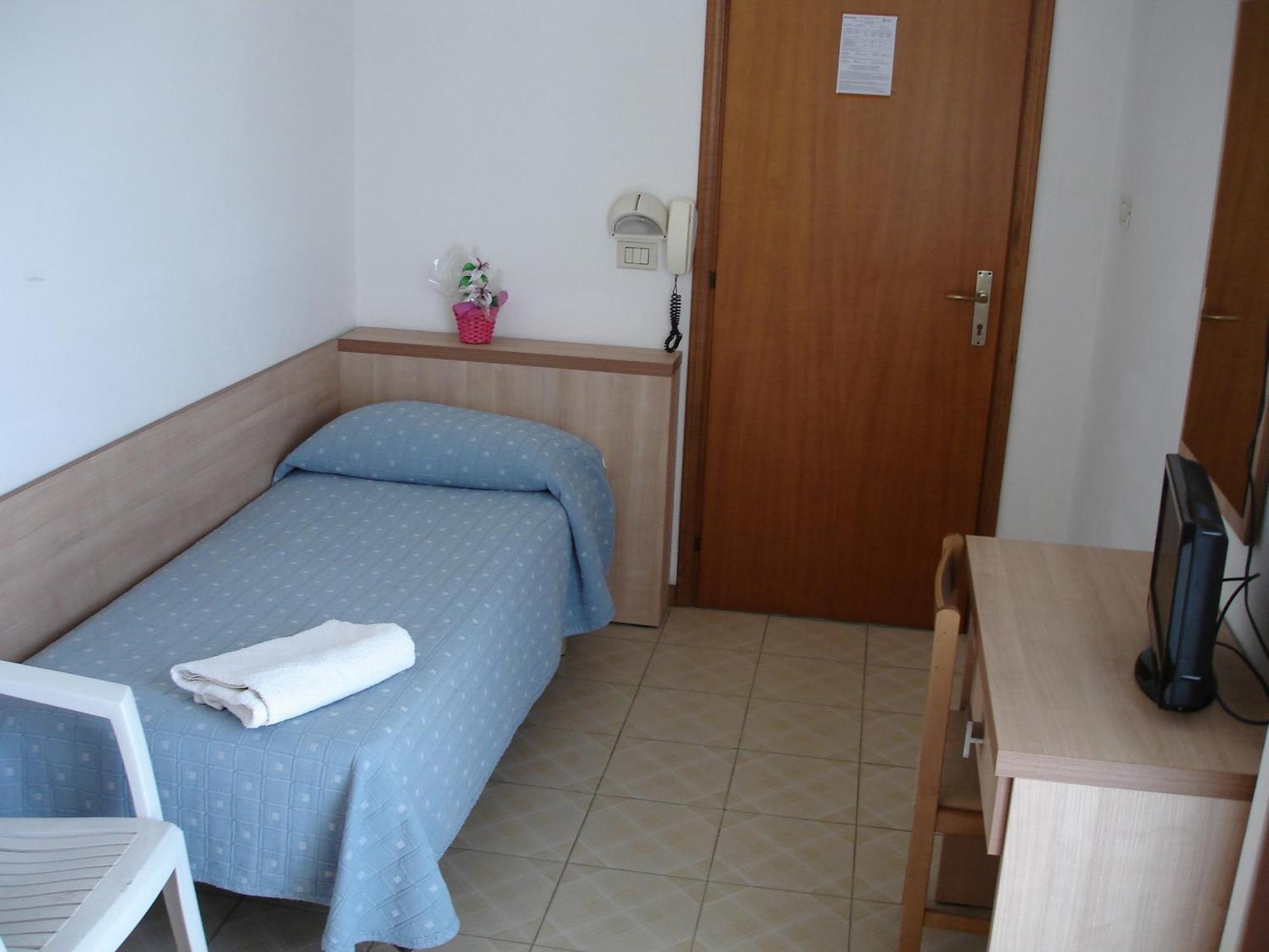 Hotel Madrid Rimini Ngoại thất bức ảnh