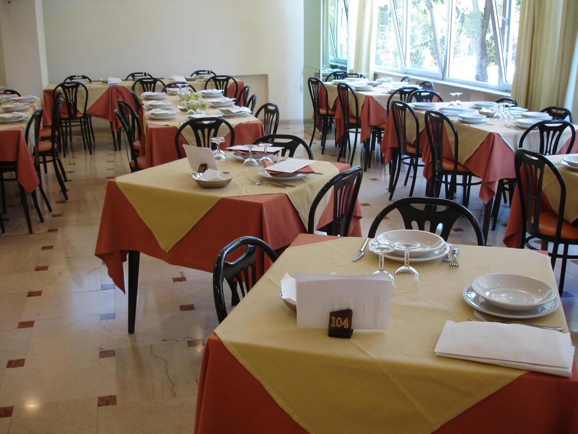 Hotel Madrid Rimini Ngoại thất bức ảnh