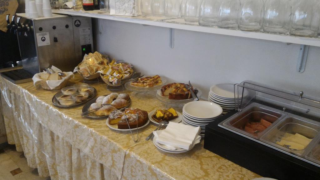 Hotel Madrid Rimini Ngoại thất bức ảnh
