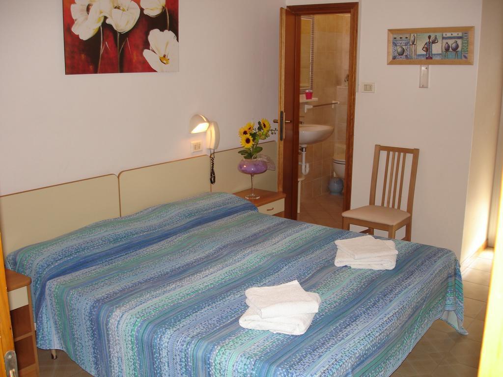 Hotel Madrid Rimini Ngoại thất bức ảnh