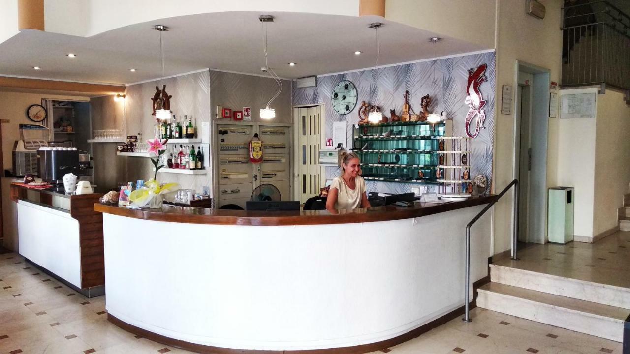 Hotel Madrid Rimini Ngoại thất bức ảnh