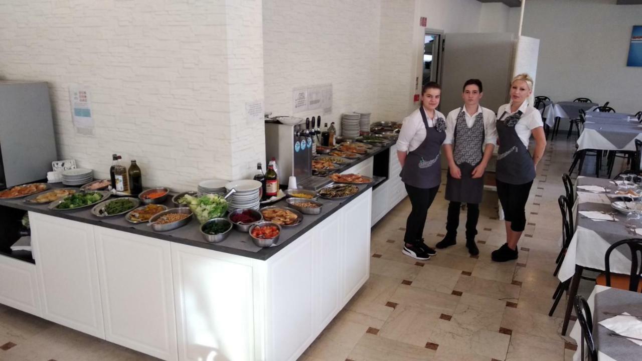 Hotel Madrid Rimini Ngoại thất bức ảnh